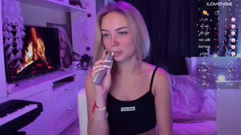 Mary online show from November 23, 9:03 pm