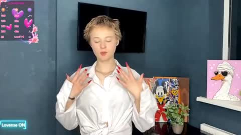 Snapshot of mary_smit chatting on May 28, 10:45 am mary online show from May 28, 10:45 am