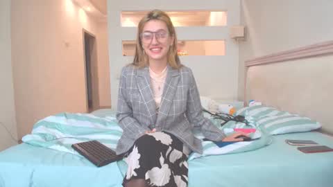 marya442004 online show from October 4, 10:02 am