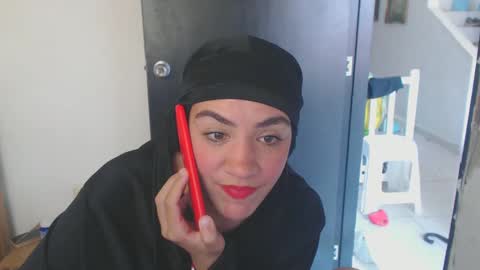 Snapshot of maryam_arabicmilk chatting on December 6, 3:44 pm maryam_arabicmilk online show from December 6, 3:44 pm