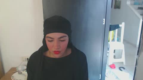 Snapshot of maryam_arabicmilk chatting on December 6, 7:01 pm maryam_arabicmilk online show from December 6, 7:01 pm