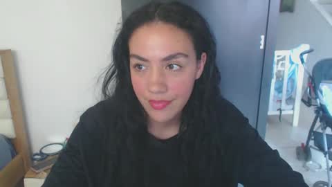 Snapshot of maryam_arabicmilk chatting on December 12, 3:37 pm maryam_arabicmilk online show from December 12, 3:37 pm