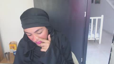 Snapshot of maryam_arabicmilk chatting on December 21, 7:49 pm maryam_arabicmilk online show from December 21, 7:49 pm