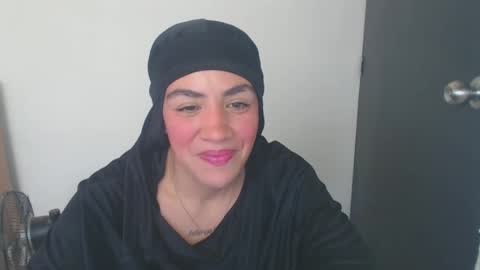 Snapshot of maryam_arabicmilk chatting on December 22, 3:55 pm maryam_arabicmilk online show from December 22, 3:55 pm