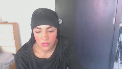 Snapshot of maryam_arabicmilk chatting on December 23, 3:23 pm maryam_arabicmilk online show from December 23, 3:23 pm