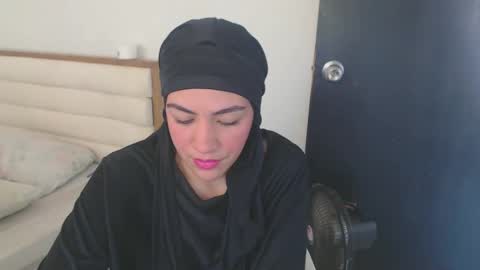Snapshot of maryam_arabicmilk chatting on January 21, 3:32 pm maryam_arabicmilk online show from January 21, 3:32 pm
