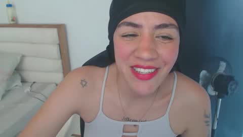 Snapshot of maryam_arabicmilk chatting on February 15, 5:17 pm maryam_arabicmilk online show from February 15, 5:17 pm
