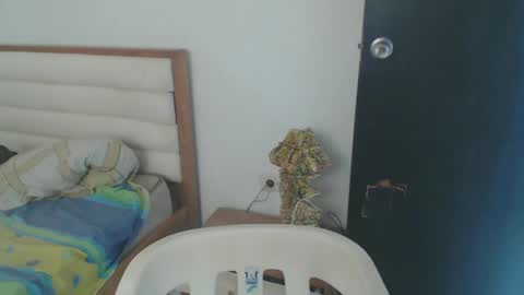 Snapshot of maryam_arabicmilk chatting on February 21, 8:27 pm maryam_arabicmilk online show from February 21, 8:27 pm