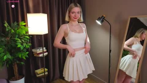 Snapshot of marycalder chatting on April 4, 1:59 am Mary online show from April 4, 1:59 am