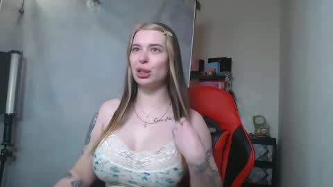 maryh0tlove online show from May 12, 10:34 am