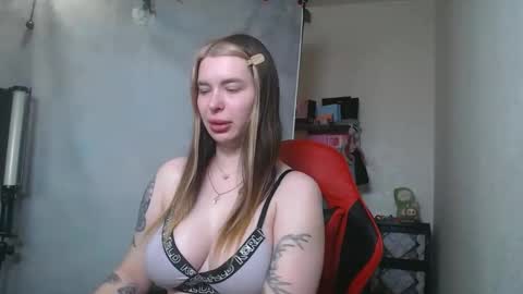 maryh0tlove online show from May 13, 9:39 am