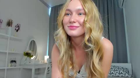 Hannah 3 online show from September 19, 10:49 am