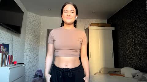 Snapshot of maryjanerowlett chatting on February 17, 8:11 am Lola online show from February 17, 8:11 am