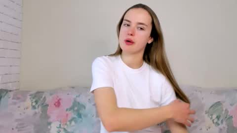 Snapshot of marylee_21 chatting on February 4, 7:47 am Mari online show from February 4, 7:47 am