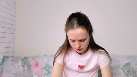 Snapshot of marylee_21 chatting on February 5, 7:46 am Mari online show from February 5, 7:46 am