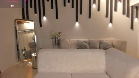  Mary  online show from March 5, 3:18 pm