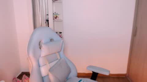 Snapshot of maryline_w chatting on April 6, 2:31 am maryline online show from April 6, 2:31 am