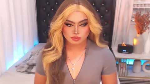 Snapshot of marymonroexxx chatting on September 26, 3:43 am marymonroexxx online show from September 26, 3:43 am