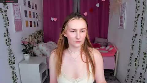 Snapshot of marywaddell chatting on July 19, 3:49 pm Mary online show from July 19, 3:49 pm