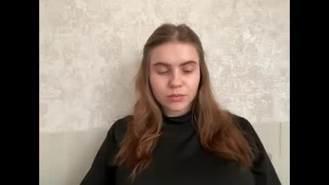 MaryYourr online show from April 22, 9:22 am