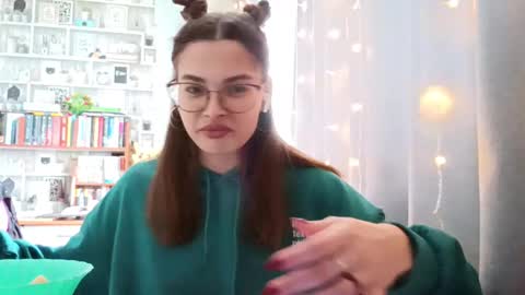 Kelly online show from March 25, 6:08 am