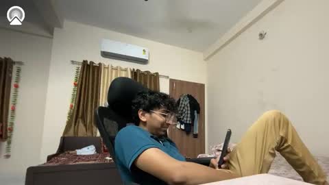 maskboyz2003 online show from September 17, 4:52 pm