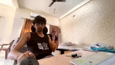 maskboyz2003 online show from October 6, 3:37 am