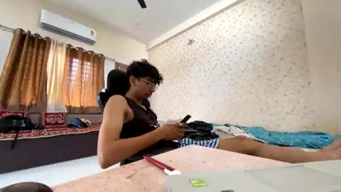 maskboyz2003 online show from October 15, 4:23 am