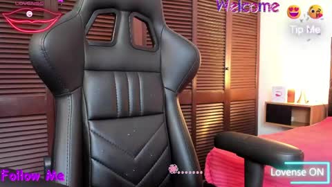 Snapshot of maskedgirl01 chatting on May 27, 6:38 pm Scarlet online show from May 27, 6:38 pm