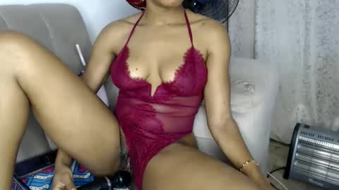 Snapshot of maskedqueen5 chatting on October 8, 12:19 am tara online show from October 8, 12:19 am