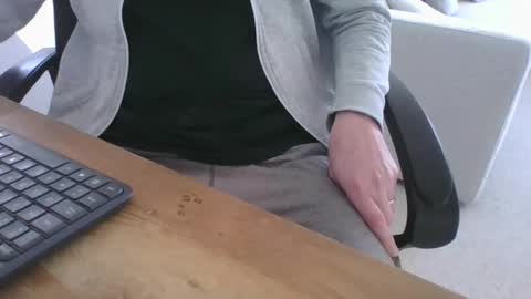 Snapshot of maskime59 chatting on December 5, 9:18 am maskime59 online show from December 5, 9:18 am