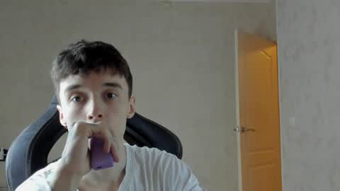 Snapshot of mason_warhol chatting on June 17, 4:41 pm Mason online show from June 17, 4:41 pm
