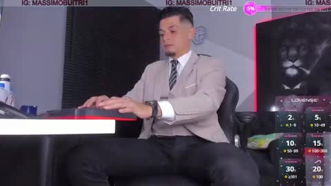Snapshot of massimo_g chatting on January 17, 12:53 am I am Massimo online show from January 17, 12:53 am