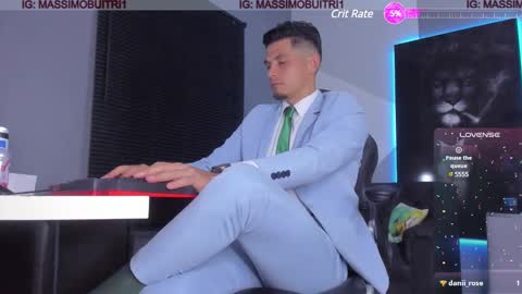 Snapshot of massimo_g chatting on January 29, 12:33 am I am Massimo online show from January 29, 12:33 am