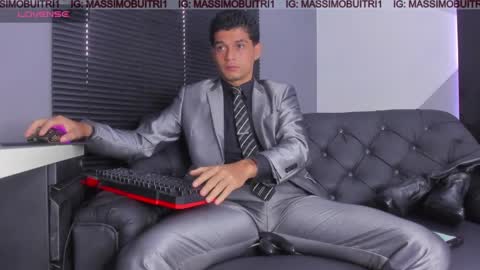 I am Massimo online show from May 10, 11:48 am