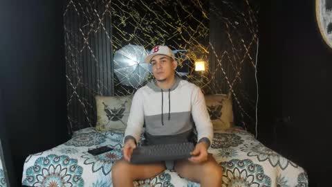 massimo_vidal online show from February 24, 1:09 pm