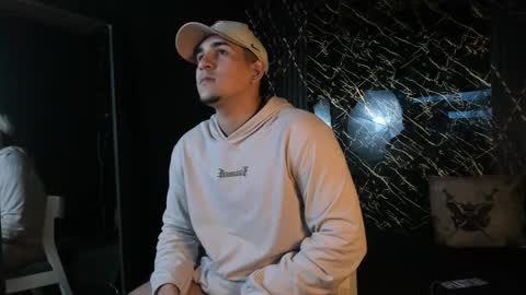 Snapshot of massimo_vidal chatting on April 12, 7:19 pm massimo_vidal online show from April 12, 7:19 pm