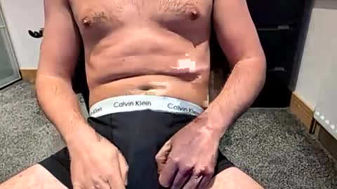 Snapshot of massive1oad chatting on December 15, 12:17 pm massive1oad online show from December 15, 12:17 pm