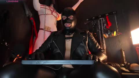 Snapshot of master_connor chatting on March 27, 11:59 pm Master connor online show from March 27, 11:59 pm