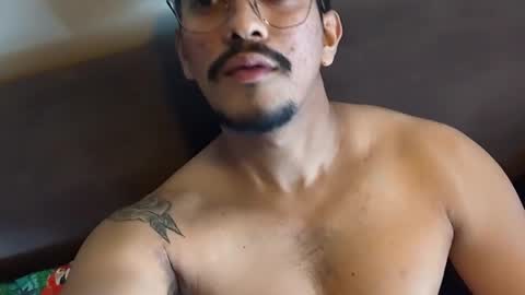 Snapshot of master_leoo chatting on February 21, 5:19 am master_leoo online show from February 21, 5:19 am