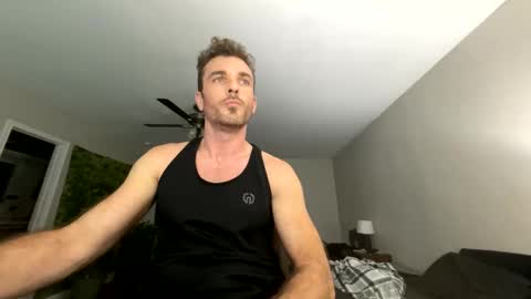 Snapshot of master_louie chatting on December 15, 10:04 pm muskyjockdick online show from December 15, 10:04 pm