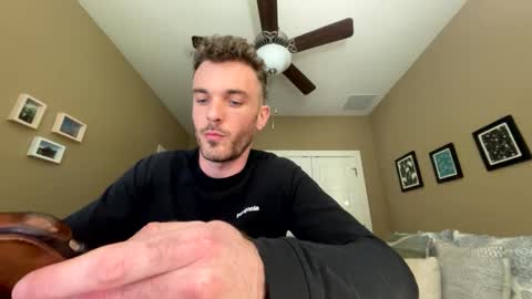 Snapshot of master_louie chatting on January 6, 10:15 pm muskyjockdick online show from January 6, 10:15 pm