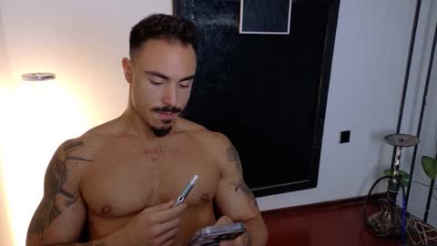 Snapshot of master_lukass chatting on November 13, 8:57 am master_lukass online show from November 13, 8:57 am