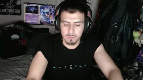 Snapshot of mastergoku945657 chatting on March 22, 8:18 am mastergoku945657 online show from March 22, 8:18 am