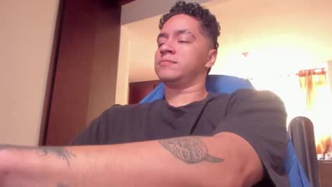 Snapshot of masterjuanc chatting on February 22, 5:00 pm Juan Independent Model online show from February 22, 5:00 pm