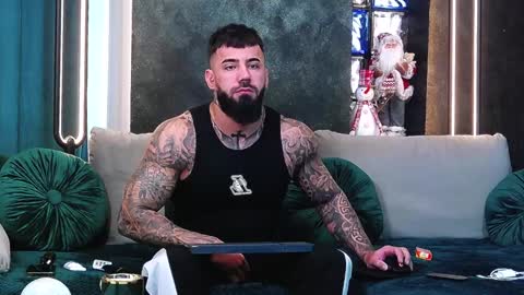 Snapshot of masterkingofmuscle chatting on December 4, 8:45 am masterkingofmuscle online show from December 4, 8:45 am