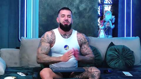 Snapshot of masterkingofmuscle chatting on December 9, 8:11 am masterkingofmuscle online show from December 9, 8:11 am