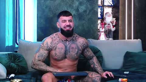 Snapshot of masterkingofmuscle chatting on December 12, 9:51 am masterkingofmuscle online show from December 12, 9:51 am