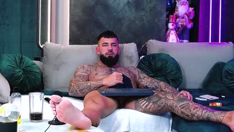 Snapshot of masterkingofmuscle chatting on December 17, 3:39 pm masterkingofmuscle online show from December 17, 3:39 pm