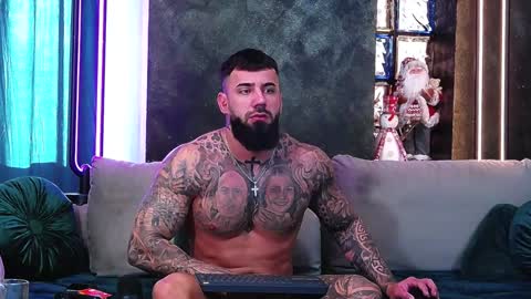 Snapshot of masterkingofmuscle chatting on December 18, 8:31 am masterkingofmuscle online show from December 18, 8:31 am